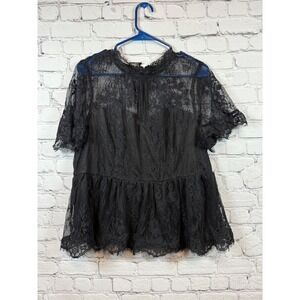 ✨Torrid✨ Black Lace Blouse very complimentary and comfortable too!